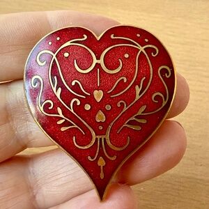 VINTAGE 1985 MMA Metropolitan Museum of Art Red Enamel Heart Pendant Brooch